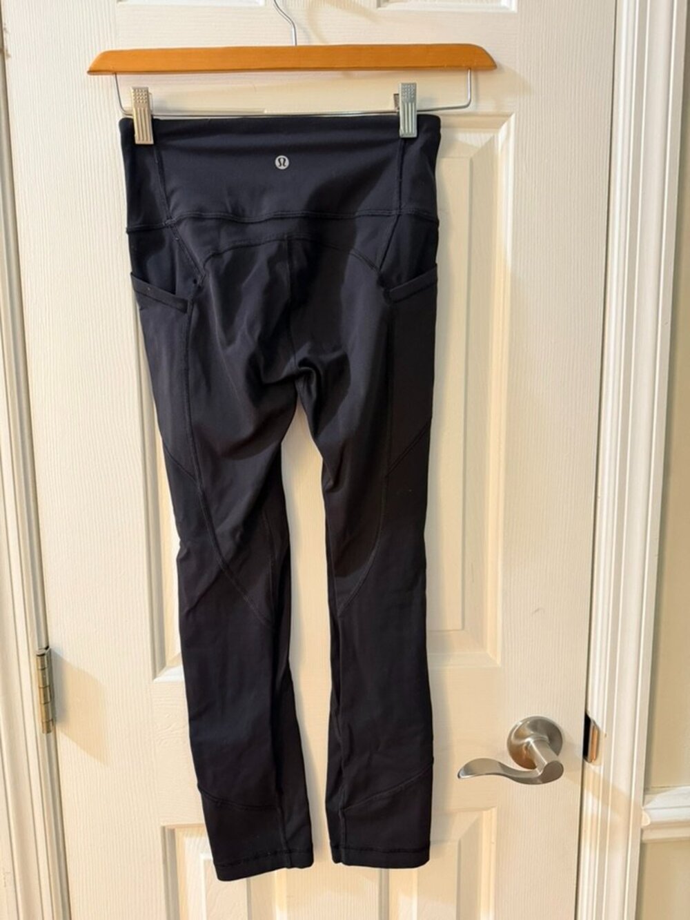 Lululemon Black Mesh Cutout Leggings Side Pockets Size 4